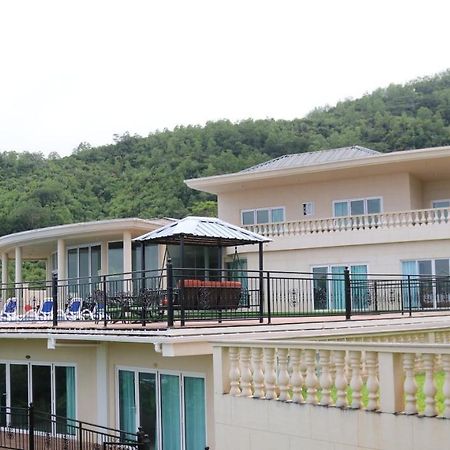 Amanda Villa - Best Value Mountain Top Inn Au Cap 外观 照片