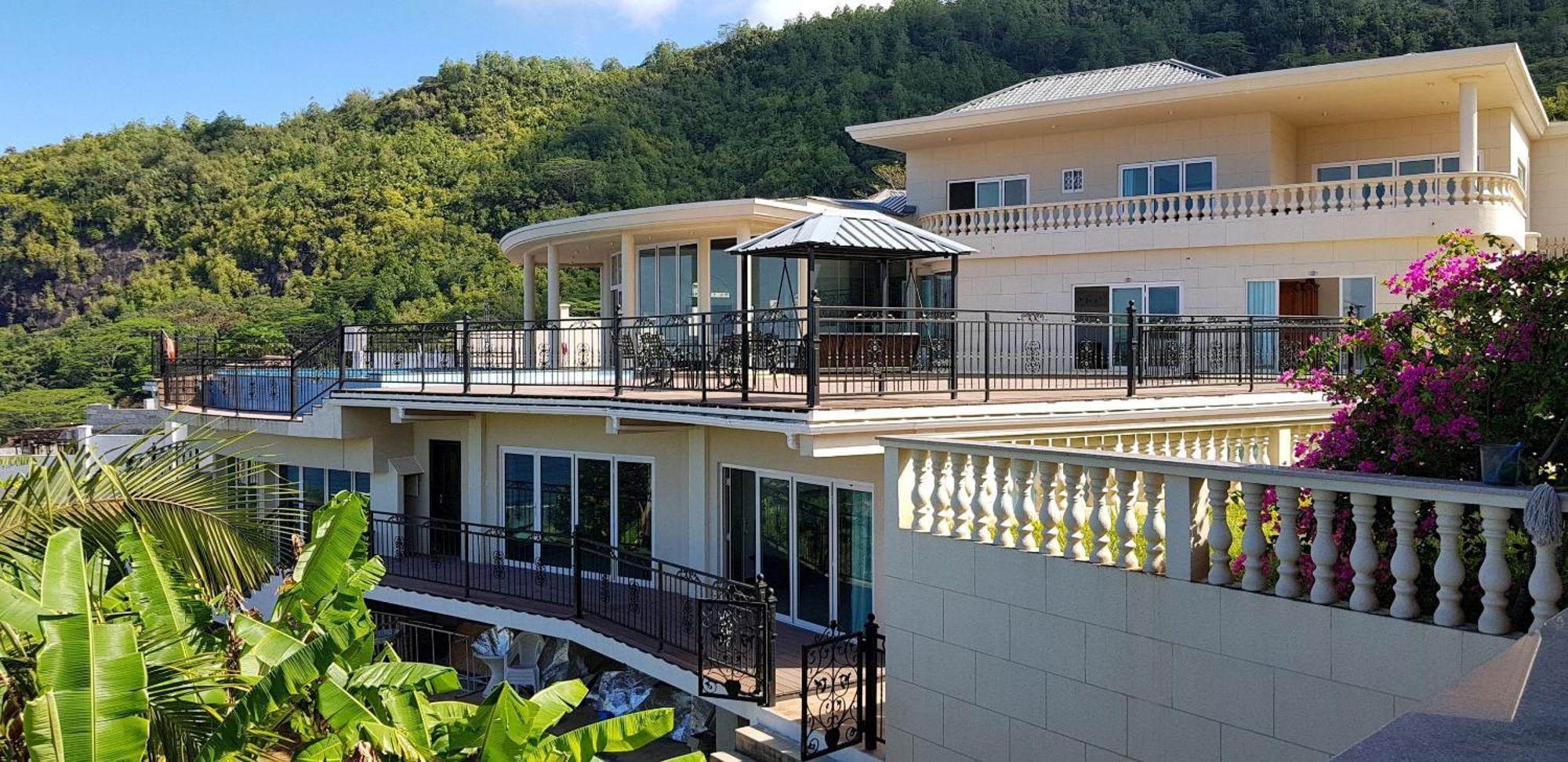 Amanda Villa - Best Value Mountain Top Inn Au Cap 外观 照片
