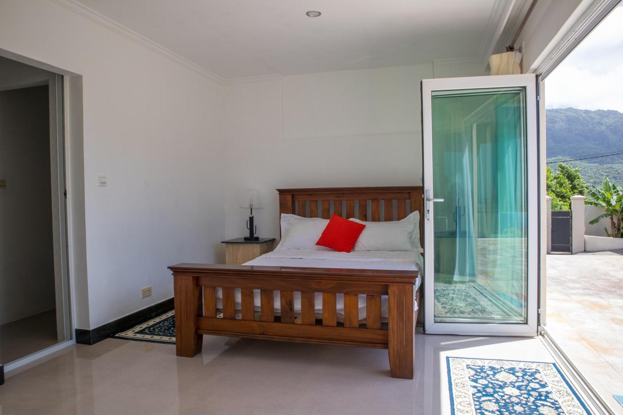 Amanda Villa - Best Value Mountain Top Inn Au Cap 外观 照片