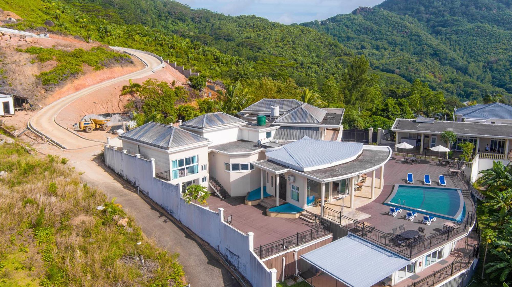 Amanda Villa - Best Value Mountain Top Inn Au Cap 外观 照片